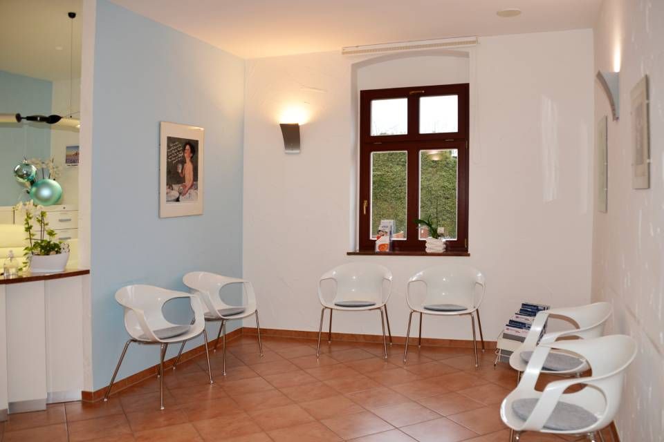 Zahnärztin Lisett Schmude Wartezimmer
